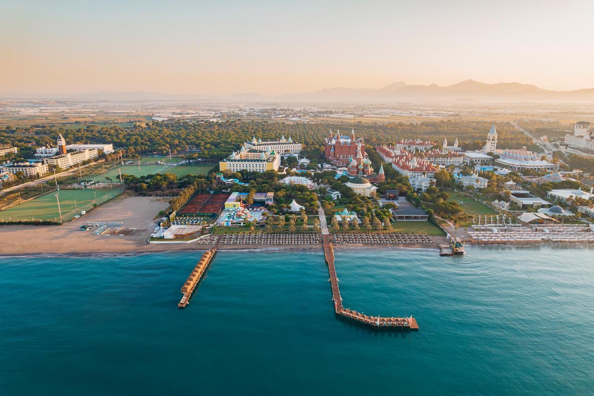 พีจีเอส เครมลิน พาเลซ Hotel อันตัลยา ภายนอก รูปภาพ Aerial view of the resort