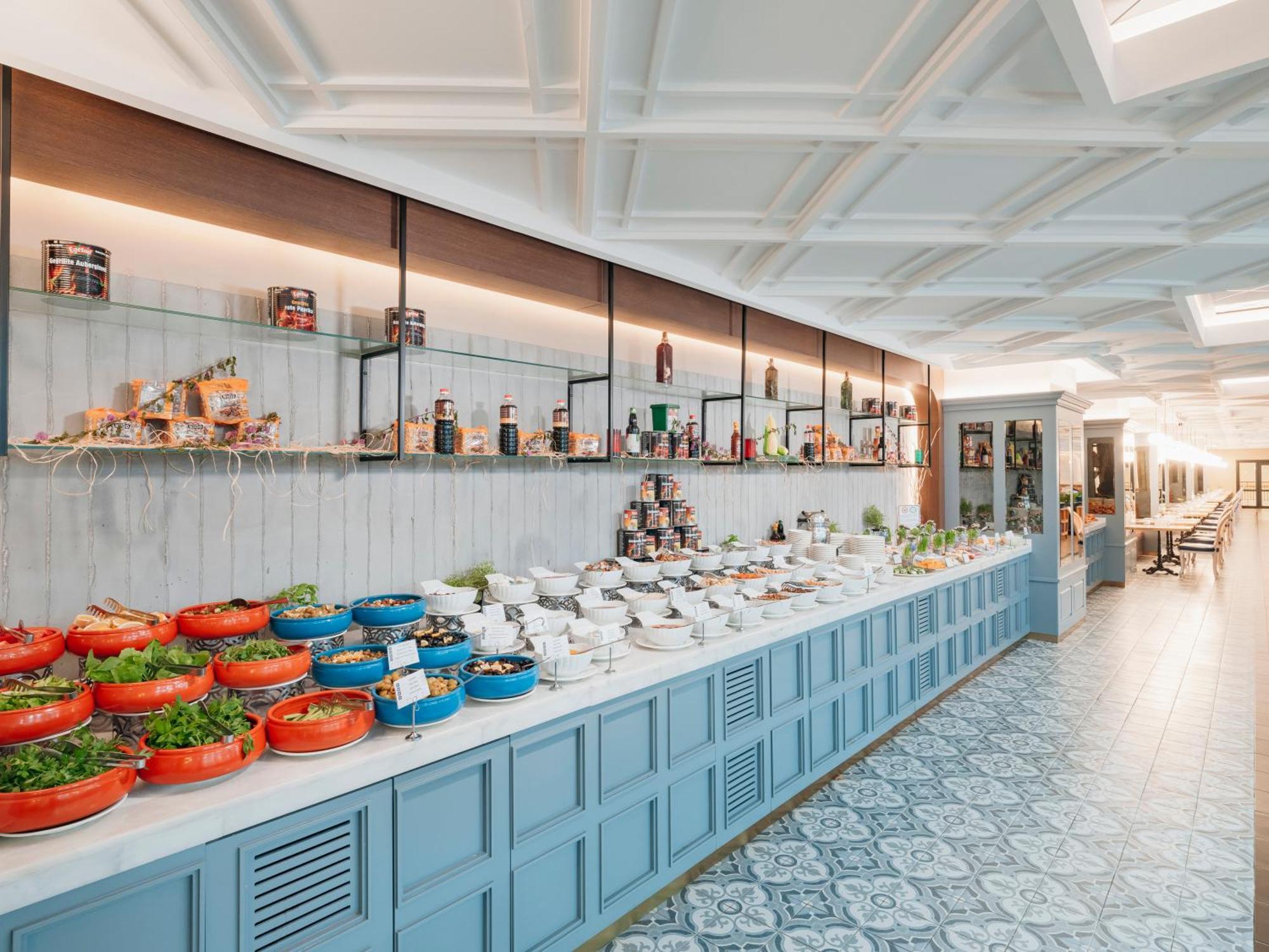 พีจีเอส เครมลิน พาเลซ Hotel อันตัลยา ภายนอก รูปภาพ The buffet at the restaurant