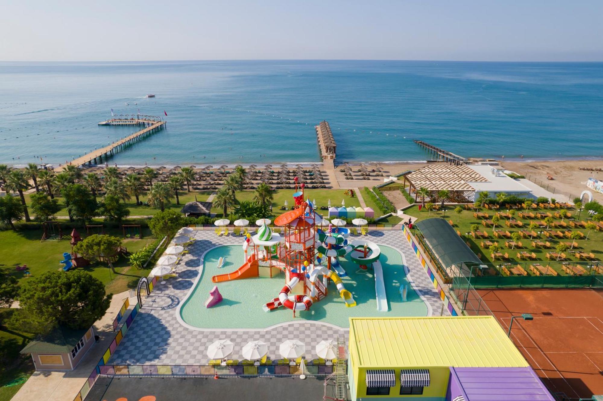 พีจีเอส เครมลิน พาเลซ Hotel อันตัลยา ภายนอก รูปภาพ Aerial view of the water park