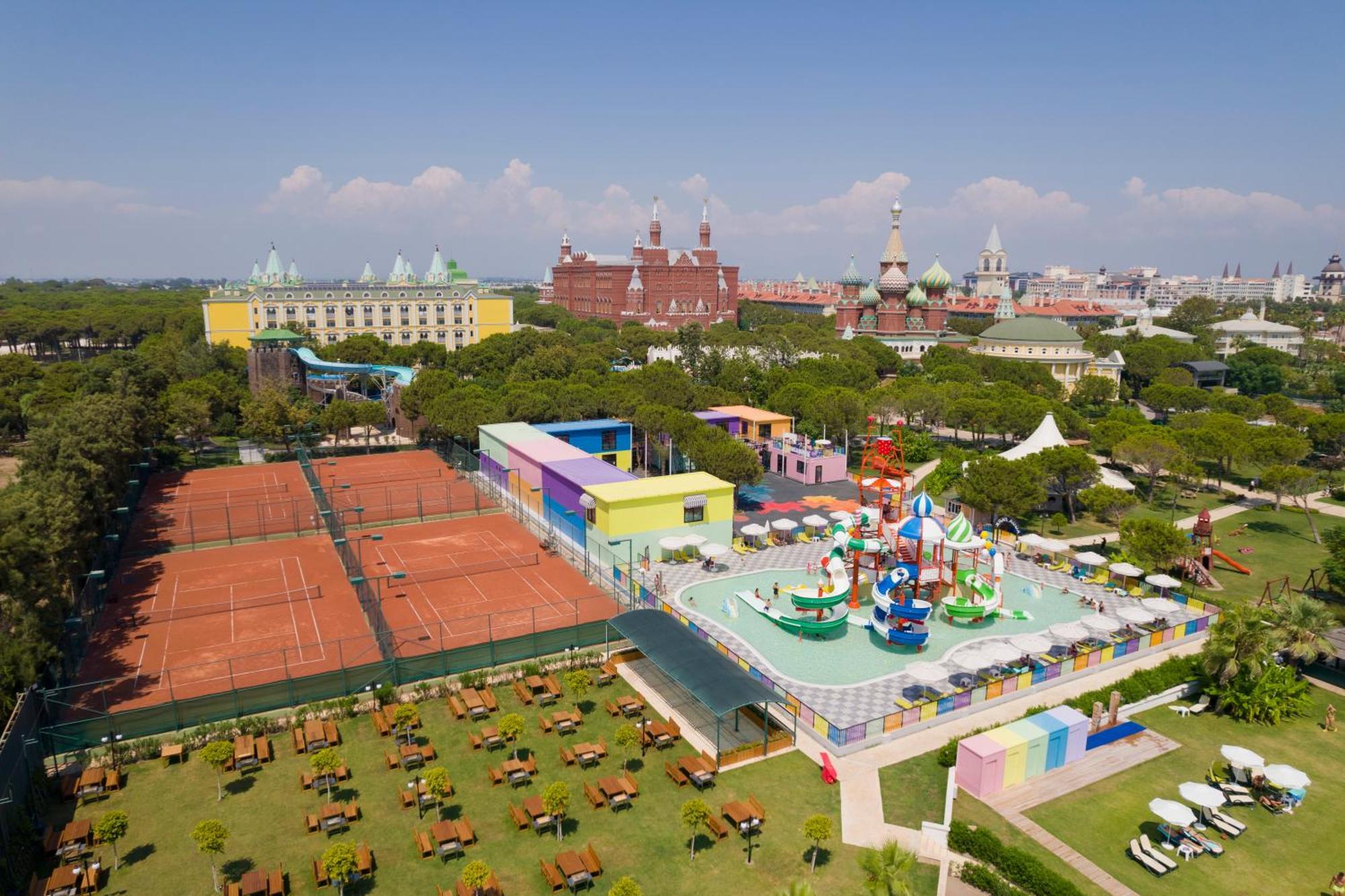พีจีเอส เครมลิน พาเลซ Hotel อันตัลยา ภายนอก รูปภาพ Aerial view of the resort