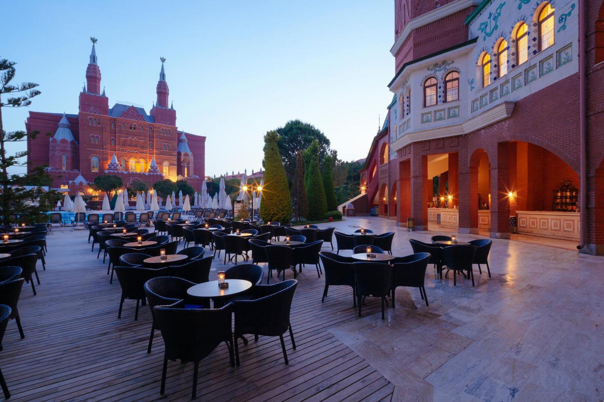 พีจีเอส เครมลิน พาเลซ Hotel อันตัลยา ภายนอก รูปภาพ The terrace of the hotel