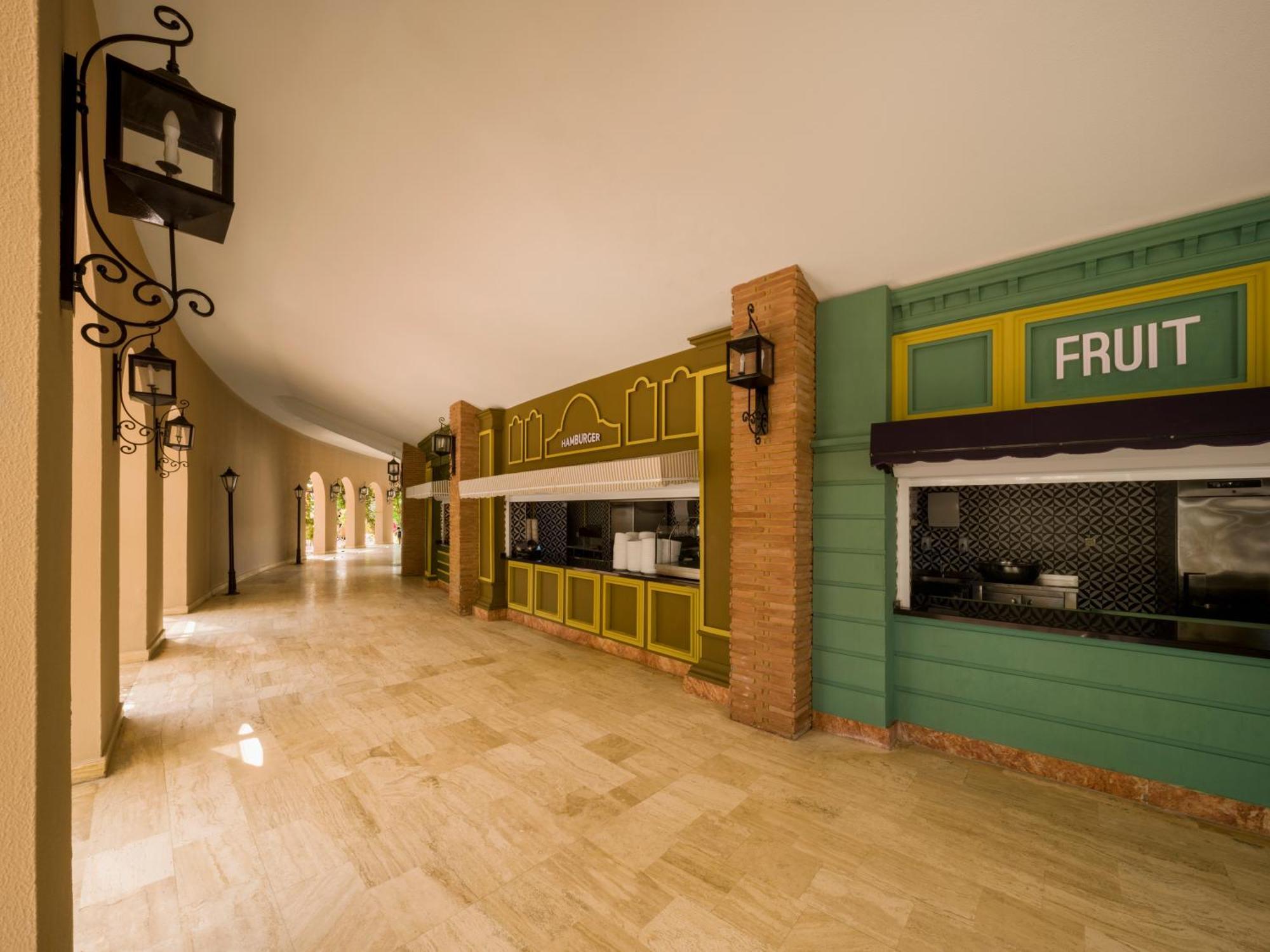 พีจีเอส เครมลิน พาเลซ Hotel อันตัลยา ภายนอก รูปภาพ The Food Court