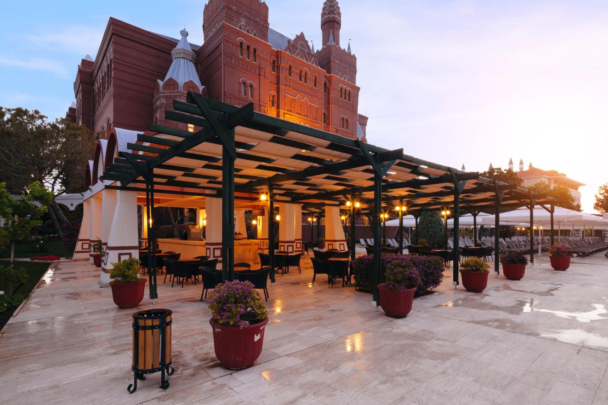 พีจีเอส เครมลิน พาเลซ Hotel อันตัลยา ภายนอก รูปภาพ The hotel's terrace