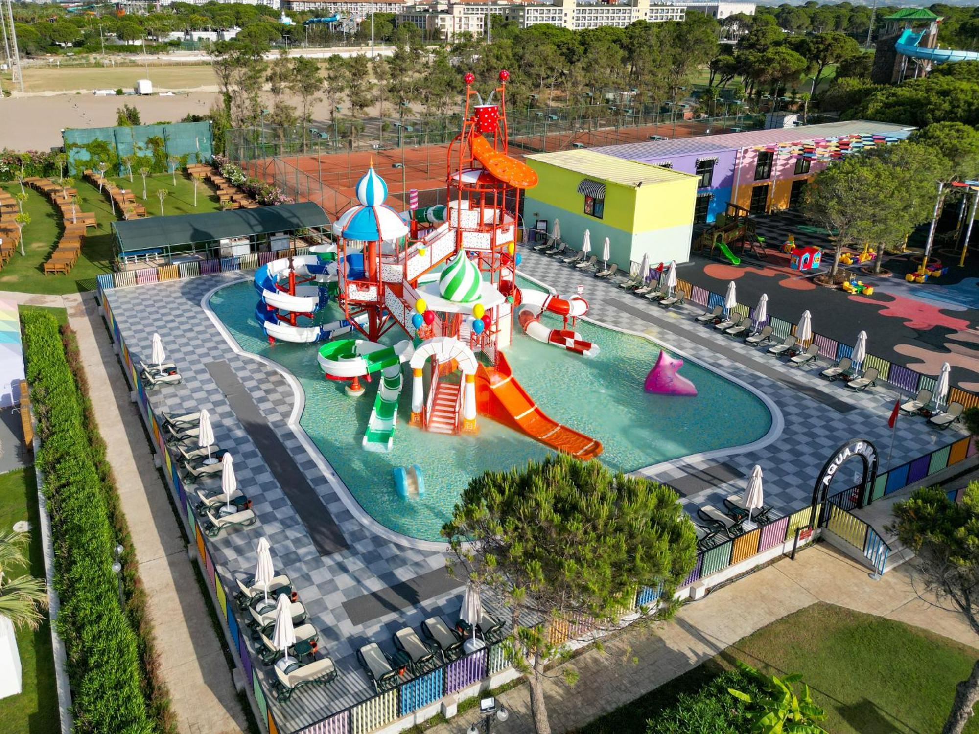 พีจีเอส เครมลิน พาเลซ Hotel อันตัลยา ภายนอก รูปภาพ Aerial view of the water park