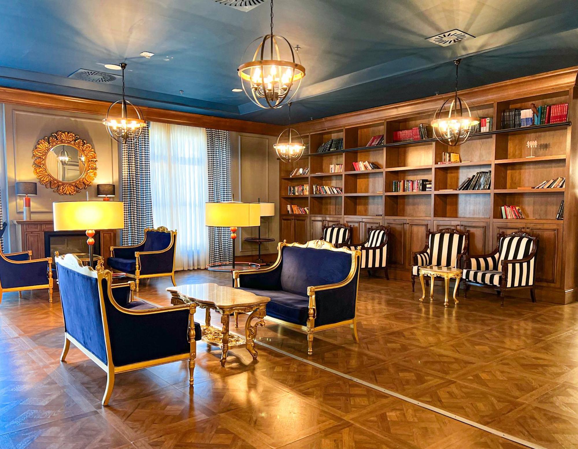 พีจีเอส เครมลิน พาเลซ Hotel อันตัลยา ภายนอก รูปภาพ Library